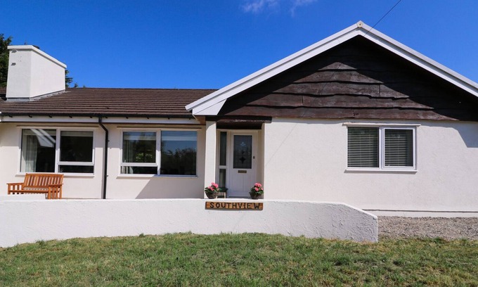 Llandysul House | SOUTHVIEW, pet friendly, with hot tub in Rhydlewis