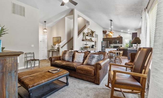 Nampa House | Southwestern Style 4 Bedroom Nampa Home Sleeps 16!