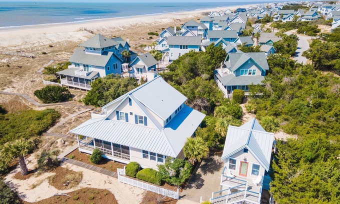 South Beach House | Southwind is an Oceanfront Beach Cottage just steps to South Beach!