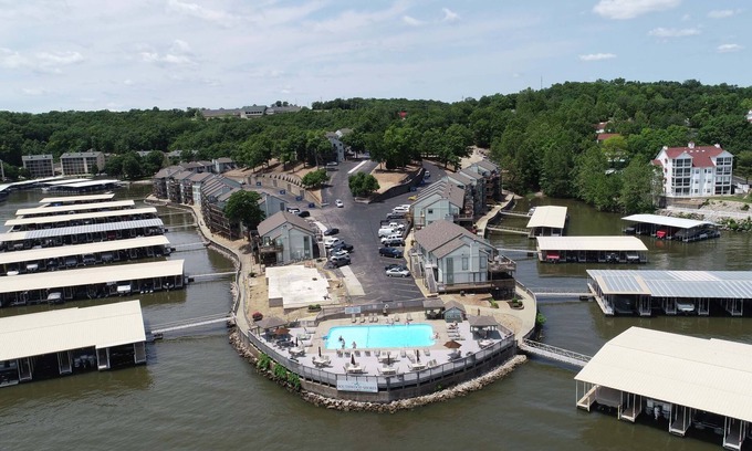Village of Four Seasons Condo | Southwood Shores-2 bed, 2 bath, King Bed, Pools, Boat Slip, Free WIFI
