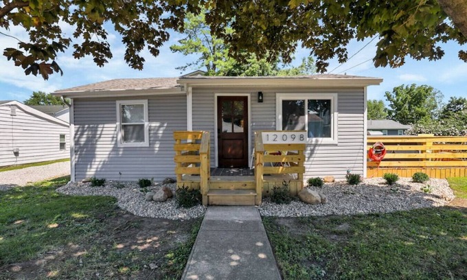 Millersport Cottage | Sows on Sixth: Walking Distance to Buckeye lake Marina