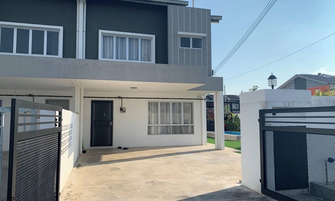 Ijok House | SP Homestay Puncak Alam With Private Swimming Pool