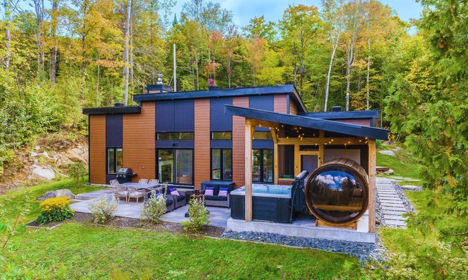 Chertsey Ski Chalet | Spa and Sauna - Le Van Gogh