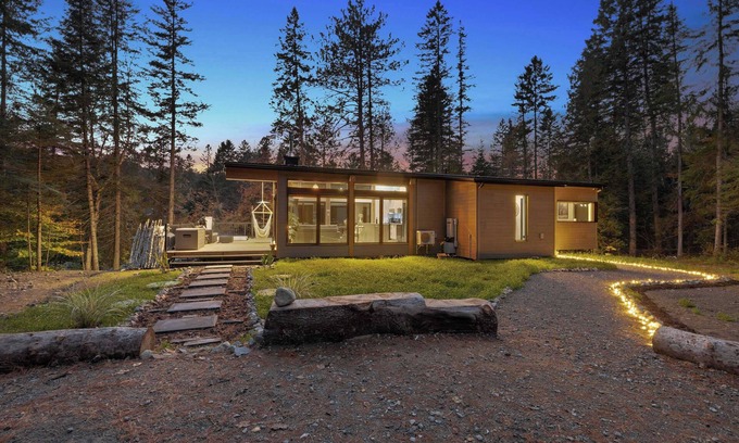 Saint Come Ski Chalet | Spa and Sauna - Riverside - Brand New- SKOV Chalets