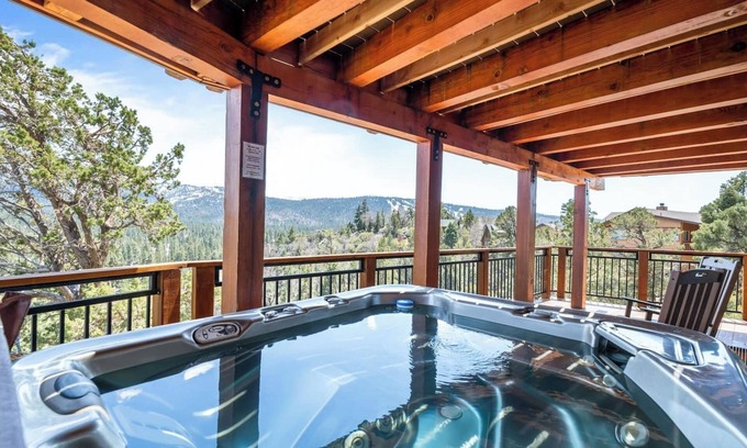 Castle Glen Estates House | Spa Foosball Amazing Views - Cliffhanger