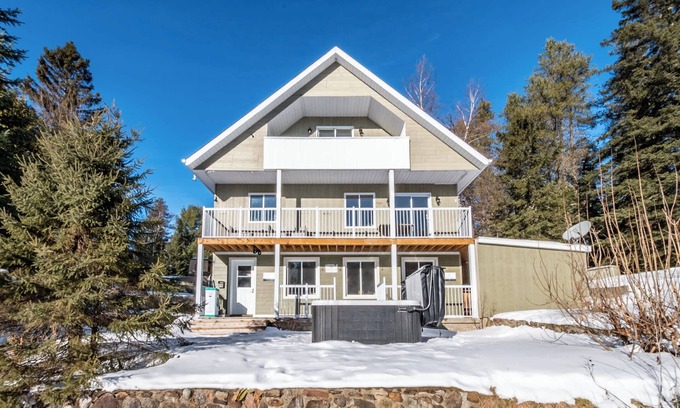 Mauricie Ski Chalet | Spa & Game room - Chalet du Loup