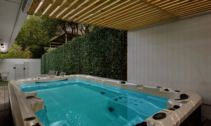 Belmont House | Spa Haus- Belmont, Private Spa, 2 King Bedrooms, Central, Pets Welcome