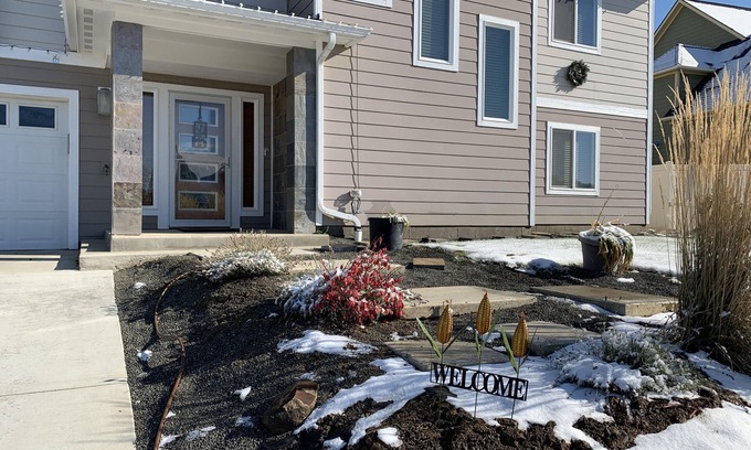 Pullman House | Spa Palouse Home, Spacious & Extremely Comfortable Upper Level private entrance.
