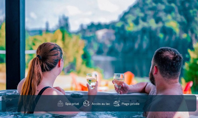 Saint Come Ski Chalet | Spa/Private Beach/Pool Table/Lakefront