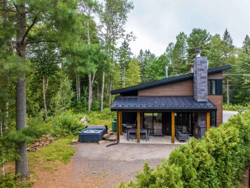 Mauricie Ski Chalet | Spa & River - L'ecureuil