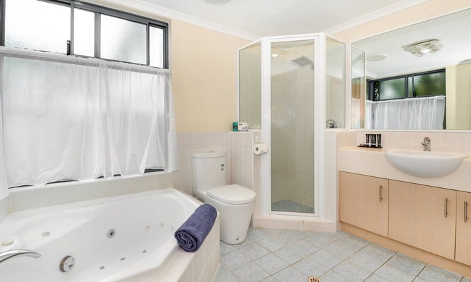 Middleton Beach Apartment | Spa Suites - 1 night