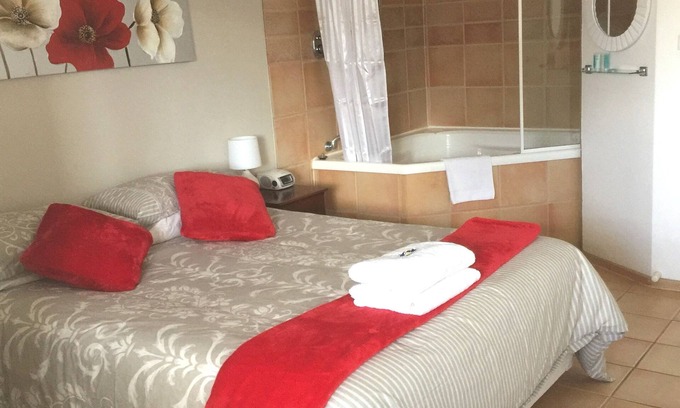 York Hotel | SPA Unit - in the Main St of the Historic Town of York.