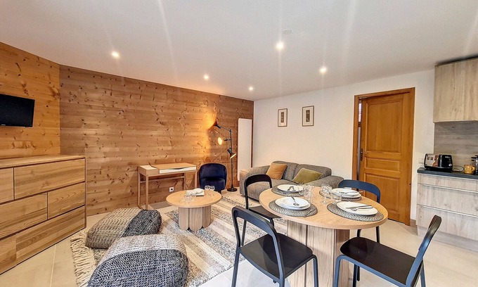 Saint-Martin-de-Belleville Apartment | Spacious & Luminous Apartment - Near Slopes, Balcony, 4 Guests, WiFi, TV, Kitchen