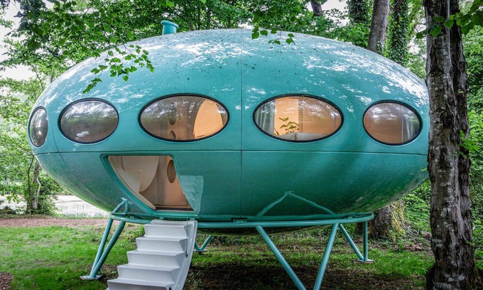Nunney Cabin | Space Age Living - Futuro House at Marston Park