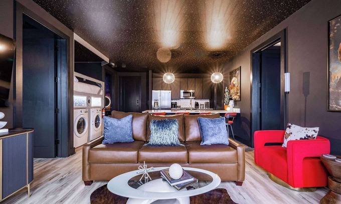 Nashville Apartment | π Space Cowboy Launchpad | 1 Mile to Broadway