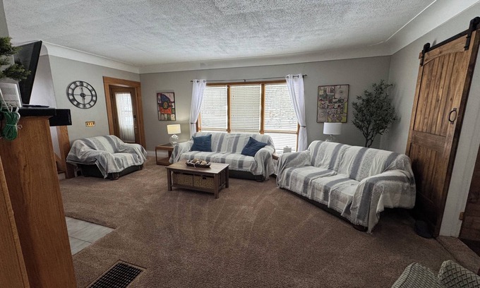 Westside Connection House | Space everyone can enjoy, 4 miles to downtown Grand Rapids!