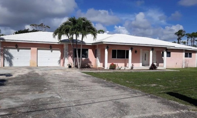 Lucaya House | Space for the family, 4 bedroom private home.