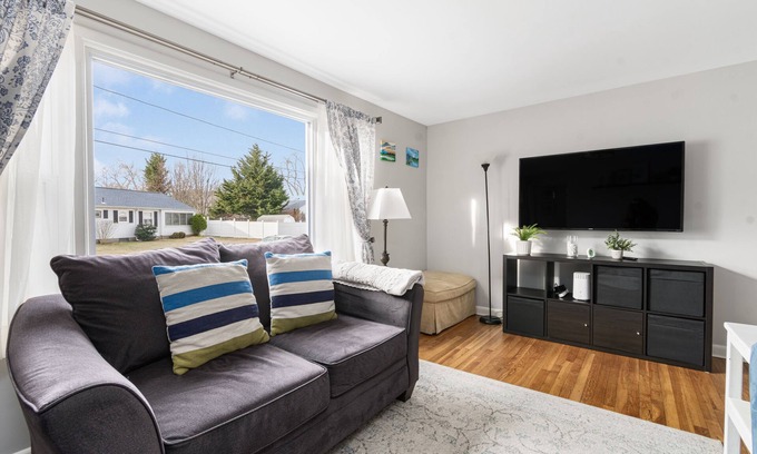 Riverside House | Space for the kiddos & adults to relax and play!