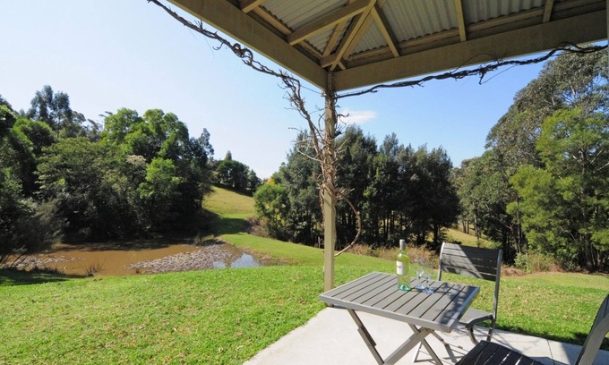 Tapitallee Cottage | Space privacy comfort nVisit BundanonnThe Stables @Tapitallee Lodges