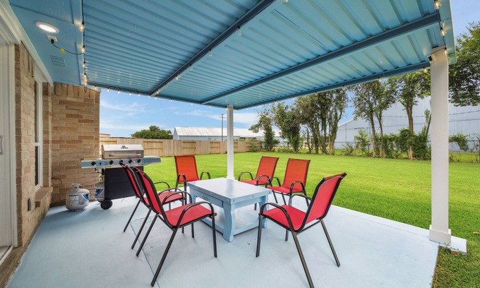Southbelt/Ellington House | Space & Sunshine Retreat