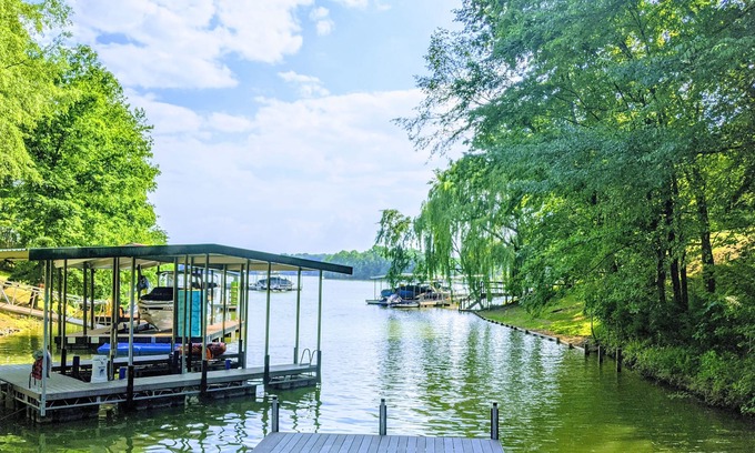 Estill Springs House | Space to spread out, enjoy the outdoors, and get away. 7br+pavilion