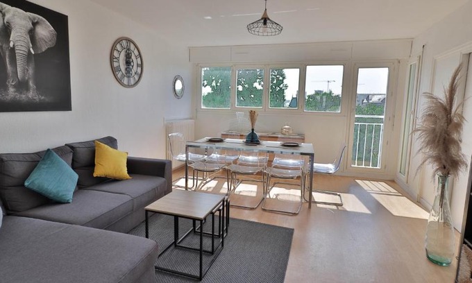 Colombier - Champ de Mars Apartment | Spacieux appartement avec Balcons, 4 chambres, espace & confort, Centre Gare