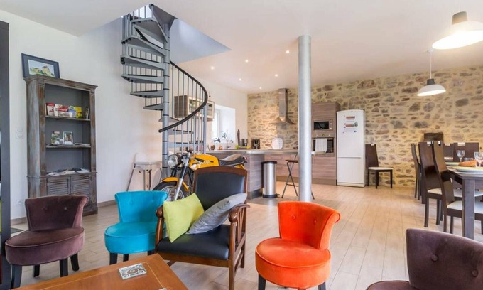 Saint-Sauveur-le-Vicomte Cottage | Spacious Home with Garden, Near Medieval Castle, 4 BR, 4.5 BA, Pet-Friendly, Parking, Ideal for Families