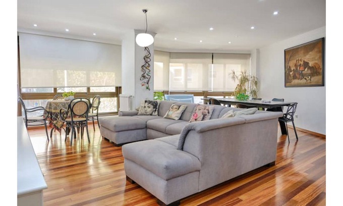 El Ensanche Zona Nuova Apartment | Spacious Luxurious 3 Bedroom Accommodation!