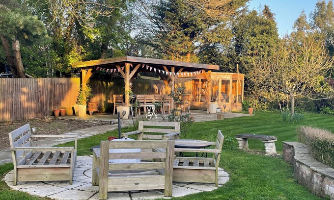 Letchworth House | Spacious family home with large garden and parking