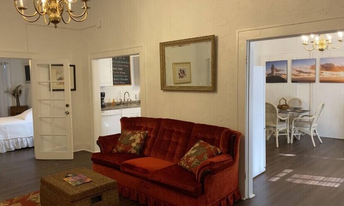 DeLand Apartment | Spacious 1/1 apartment near Stetson, sky diving, river, springs, racing, beaches