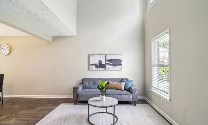 Ellenwood Apartment | Spacious 1 Bed 1.5 Bath Towmhome I Ellenwood