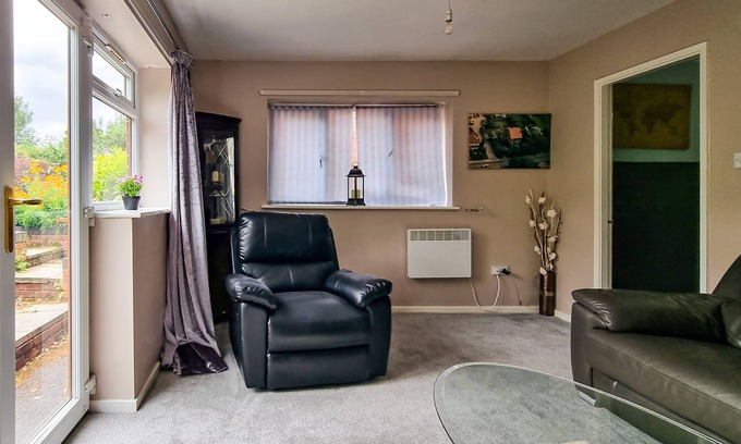 Offerton House | Spacious 1-Bed Annex with Private backyard