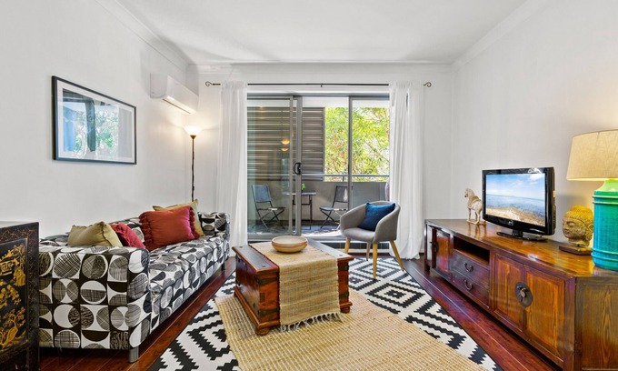 Redfern Apartment | Spacious 1-Bed with Pool & Gym 5 Minutes from CBD