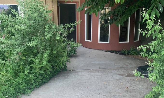 Garden City Apartment | Spacious 1-bedroom apartment with AC, WiFi family and pet frendly greatviews
