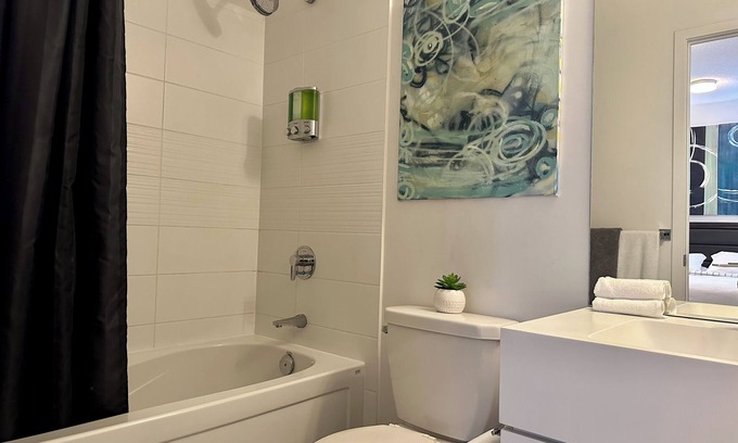 CityPlace Apartment | Spacious 1 bedroom + den w/parking