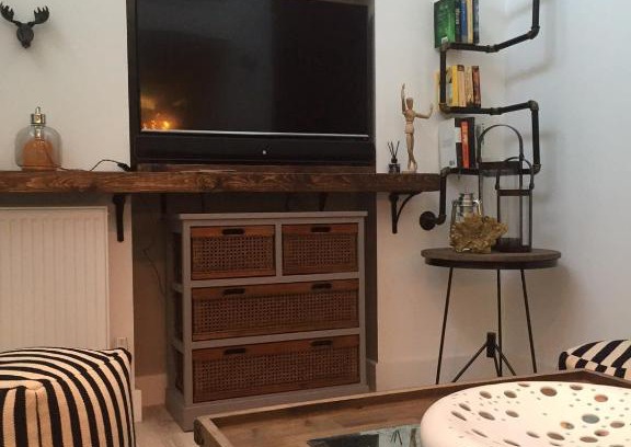 Shadwell Apartment | Spacious 1 Bedroom Split Level Old Pub Conversion Tower Bridge