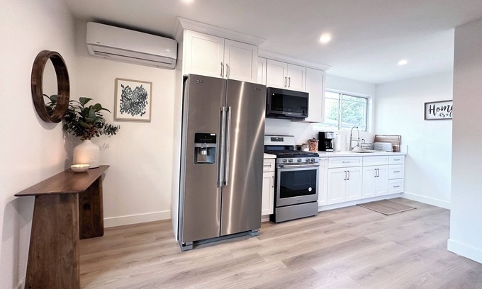 Granada Hills South House | Spacious 1-bedroom private Oasis, In beautiful Granada Hills.
