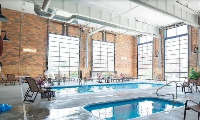 South Haven Condo | Spacious 1 Bedroom Condo with Indoor Pool, Theatre, Gym, and Close to Beach!