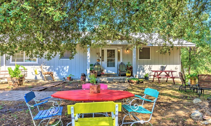 Oakhurst House | Spacious- 11 min to Yosemite toll- 13 guests- 7+ beds, pet- game room- 2000 Ft