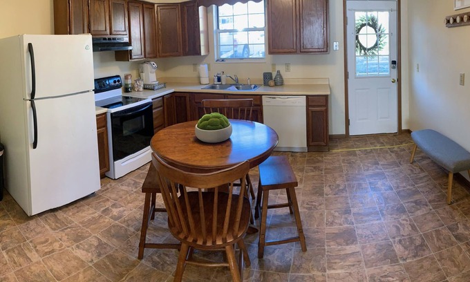 Parkersburg Apartment | Spacious 1200 sq. foot Townhome