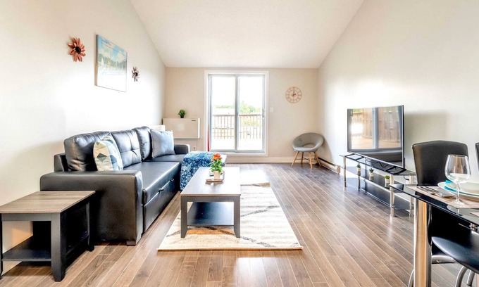 Cambridge Apartment | Spacious 1BR Condo - Near Cambridge Trail & Park!