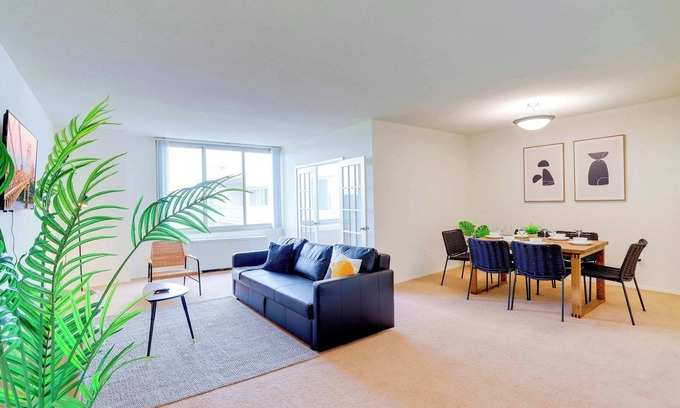 Aurora Highlands Apartment | Spacious 1BR+Den Apt | Walk to Metro