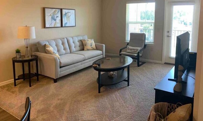 Northside Apartment | Spacious 1st Floor 2BR Apartment Gated Community Gym,Pool +