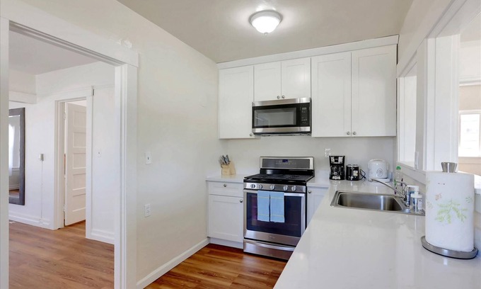 El Cerrito House | Spacious 2/1 House newly Renovated - Walk to Bart