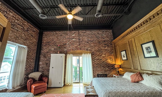 Lexington Apartment | Spacious 2,200 sq/ft Suite in Center of Lexington! Lake View, Balconies & More!