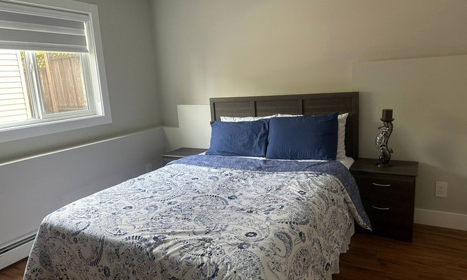 Townline Hill House | Spacious 2 bed 1 bath suit in West Abbotsford
