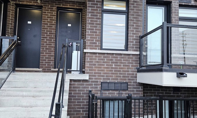 Pickering Condo | Spacious 2 Bed, 2.5 Bath Apartment in Pickering