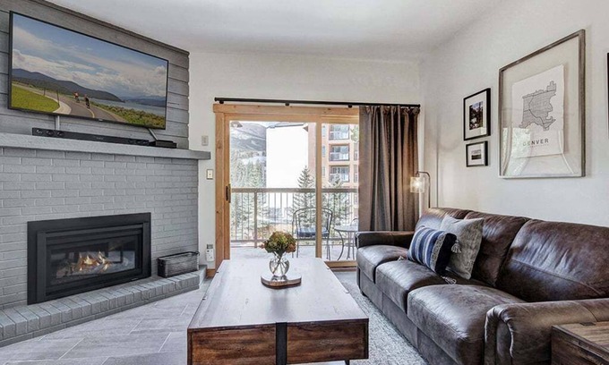 Peak 9 Condo | Spacious 2-bed, 2-bath Mountainwood 301 condo in Breckenridge, sleeps 8 guests.