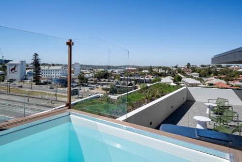 North Fremantle Apartment | Spacious 2-Bed Apartment with Rooftop Views