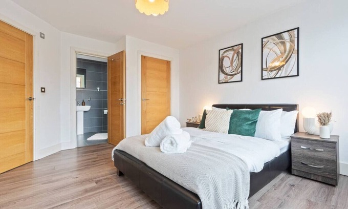 Birmingham City Centre Apartment | Spacious 2-Bed Apartment | Free Parking | Central